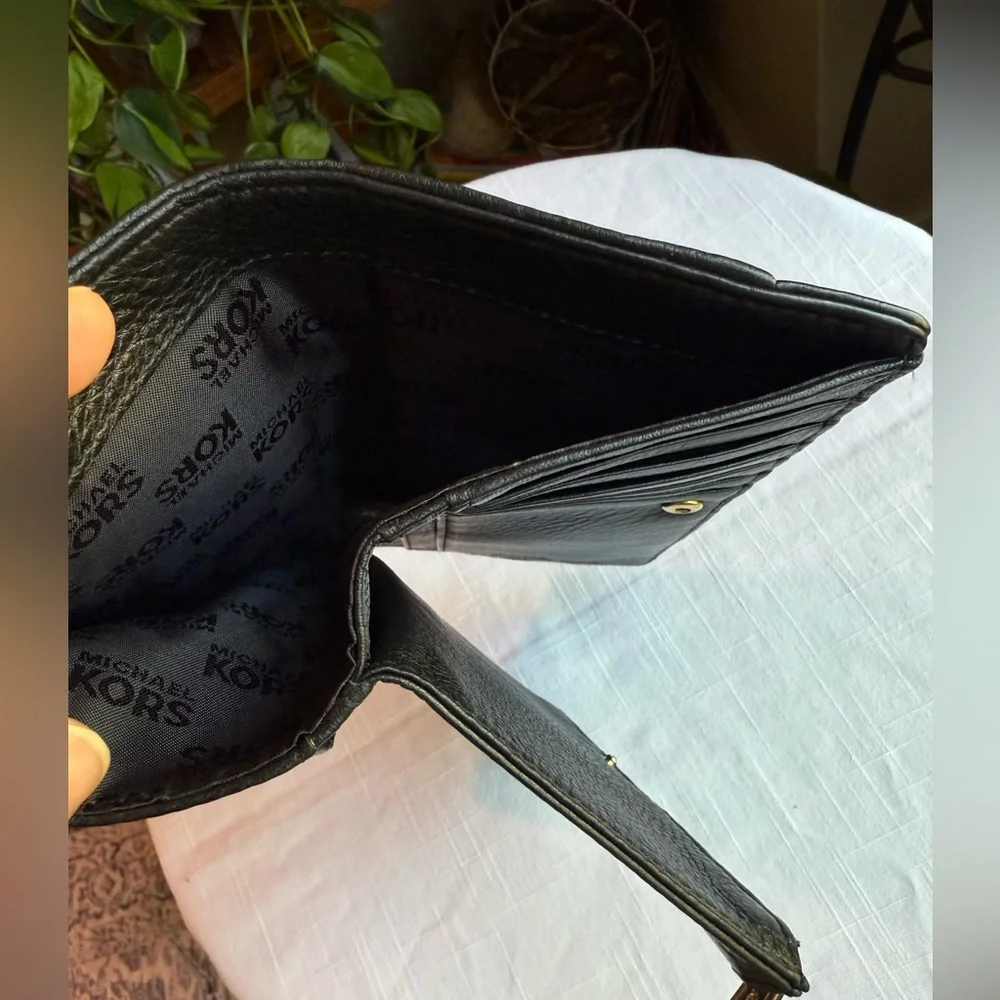 Michael Kors Black Pebbled‎ Leather Credit Card Zipper Pocket Bifold Wallet
